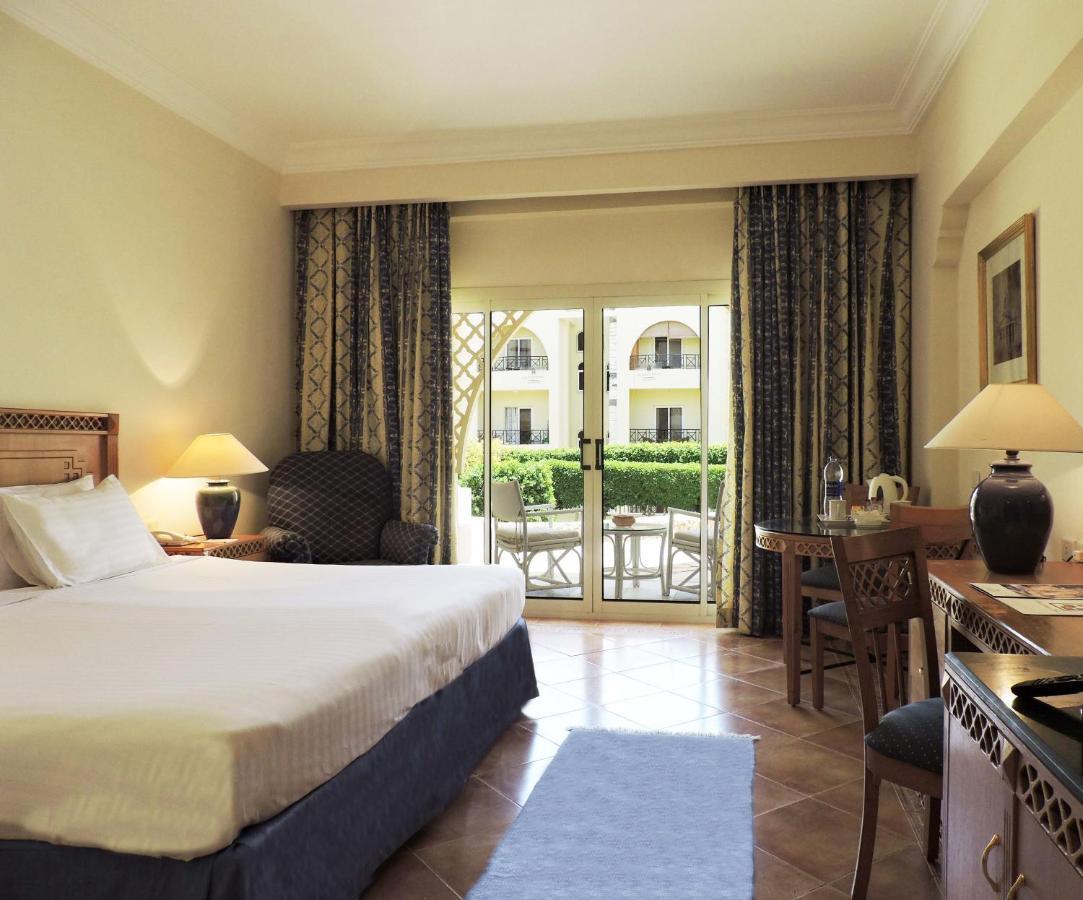 Old Palace Resort Sahl Hasheesh Hurghada Exterior photo A room at the Hilton Luxor