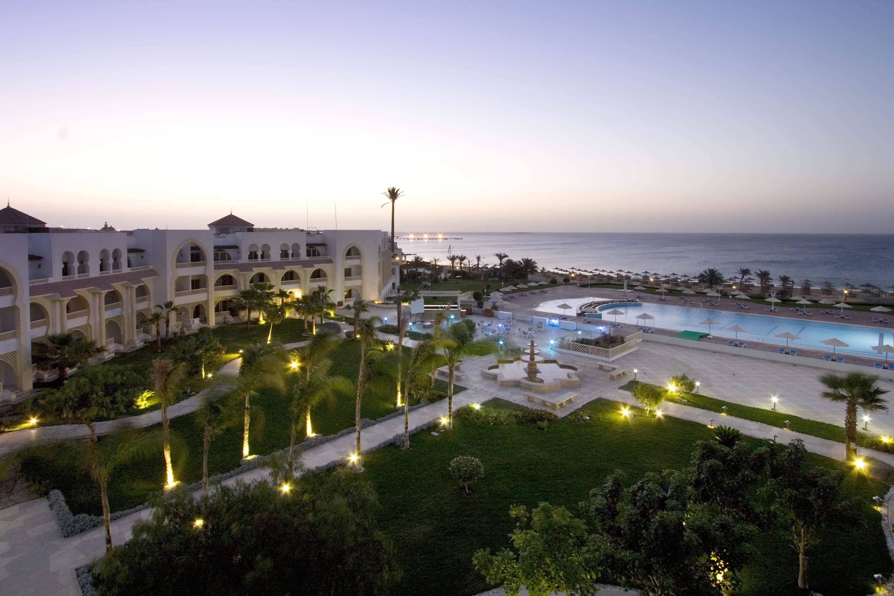Old Palace Resort Sahl Hasheesh Hurghada Exterior photo The resort at night