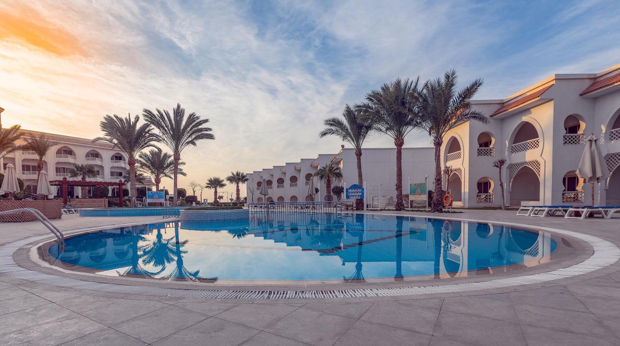Old Palace Resort Sahl Hasheesh Hurghada Exterior photo The swimming pool at the hotel