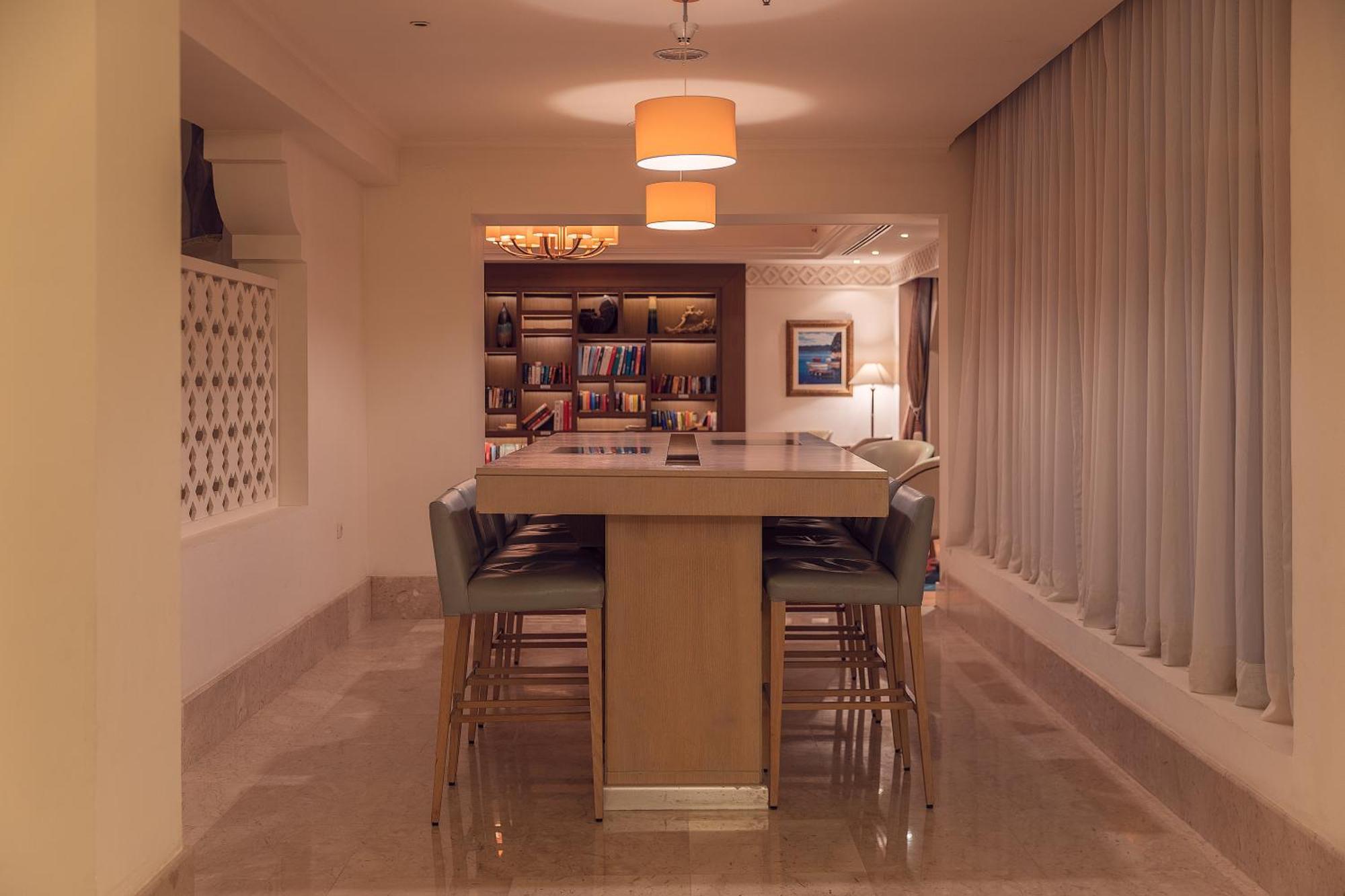 Old Palace Resort Sahl Hasheesh Hurghada Exterior photo A wet bar in a hotel suite