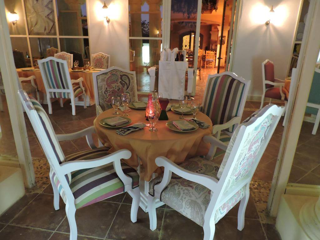 Old Palace Resort Sahl Hasheesh Hurghada Exterior photo A restaurant in the resort