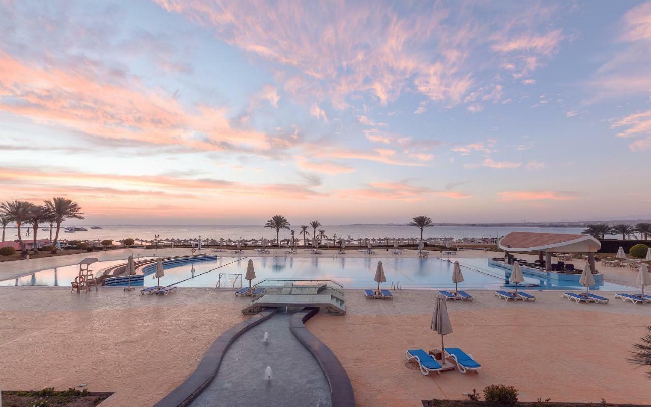 Old Palace Resort Sahl Hasheesh Hurghada Exterior photo Sunrise at the Hilton Sharm El Sheikh